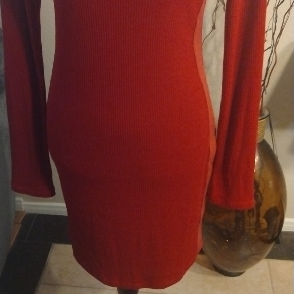 Blue Collection Red Dress Very Cute Long Sleeve fitted Style. - Picture 9 of 12